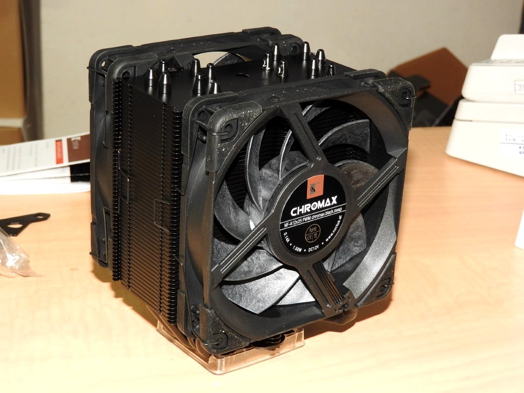 オールブラックのプレミアムCPUクーラー、Nocuta「NH-U12A chromax