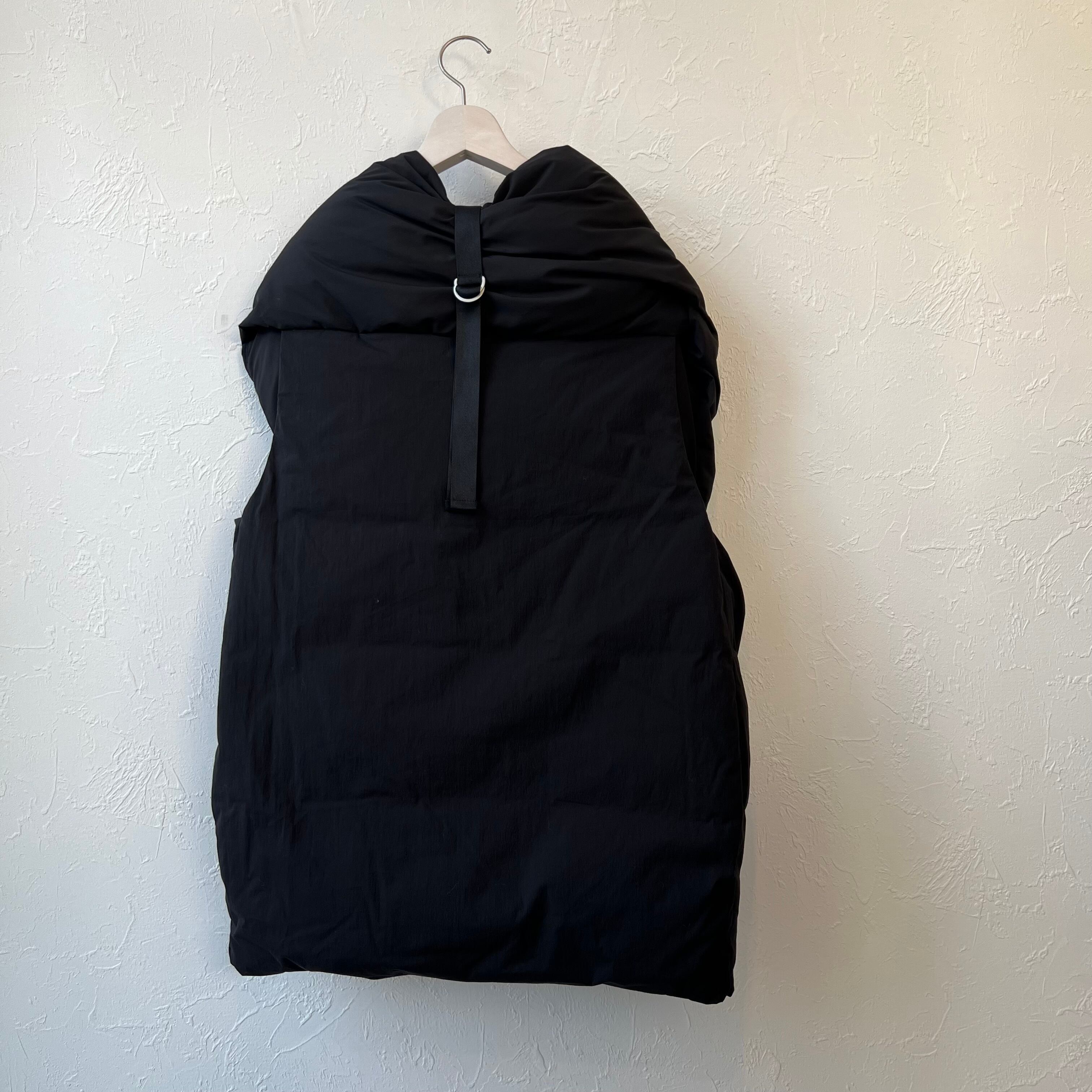 CYAN TOKYO 】ストールライクダウンベスト( 304136 ) | LARACROFT