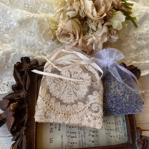 フランスアンティークレース*ラベンダーサシェ*シルクリボン*ミニ